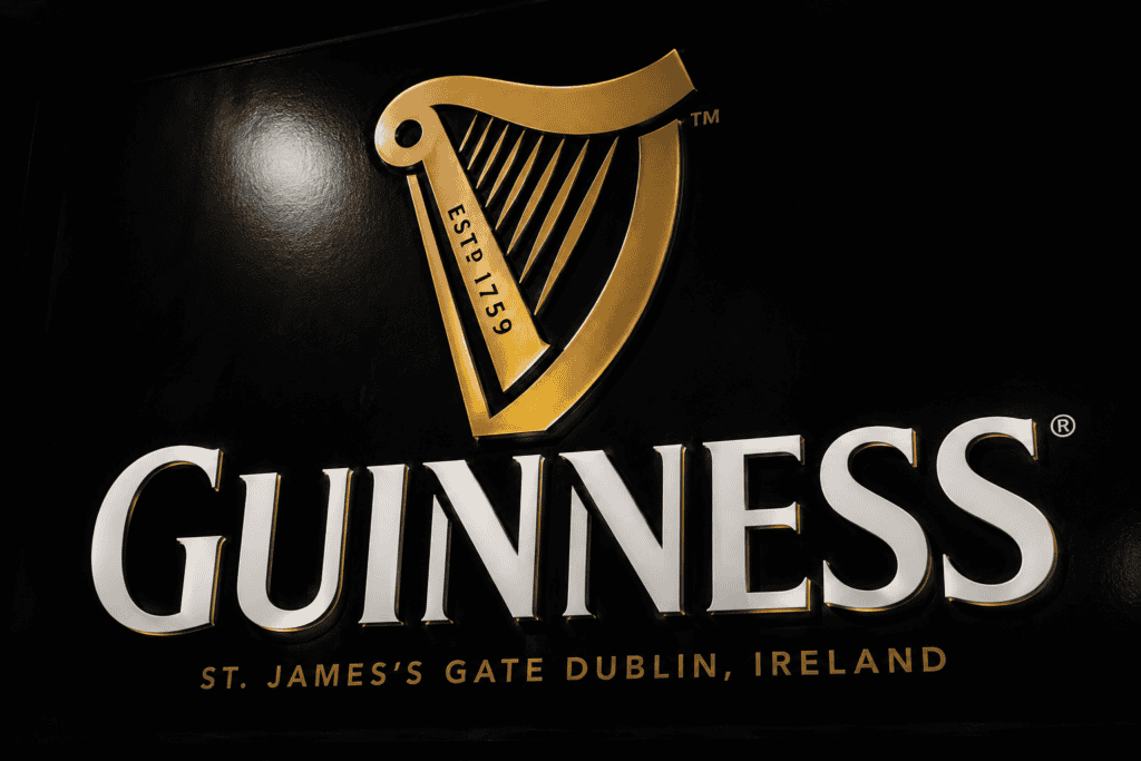 Logo Guinness avec la harpe emblématique de Dublin, symbole de la célèbre bière irlandaise fondée par Arthur Guinness en 1759